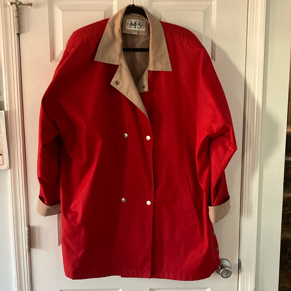 Red Trench Coat with Relaxed Fit and Contrasting Tan Collar